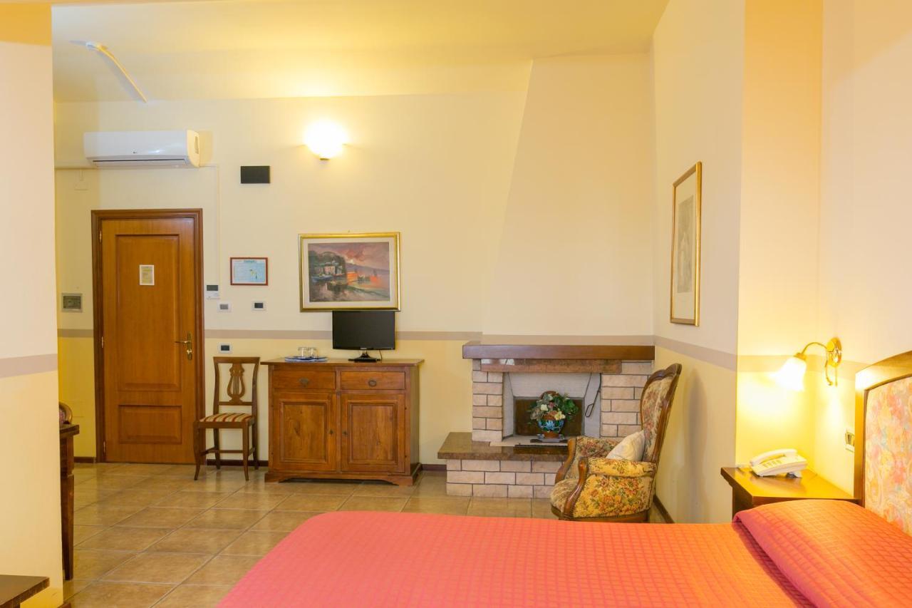 Agrihotel Elisabetta Collemezzano Экстерьер фото