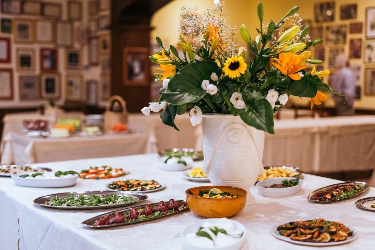 Agrihotel Elisabetta Collemezzano Экстерьер фото