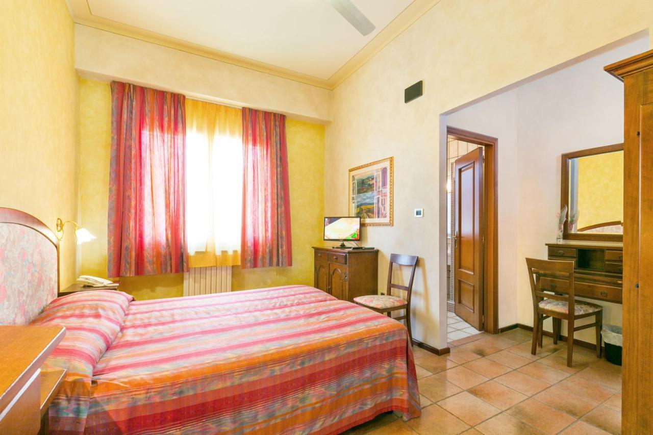 Agrihotel Elisabetta Collemezzano Экстерьер фото