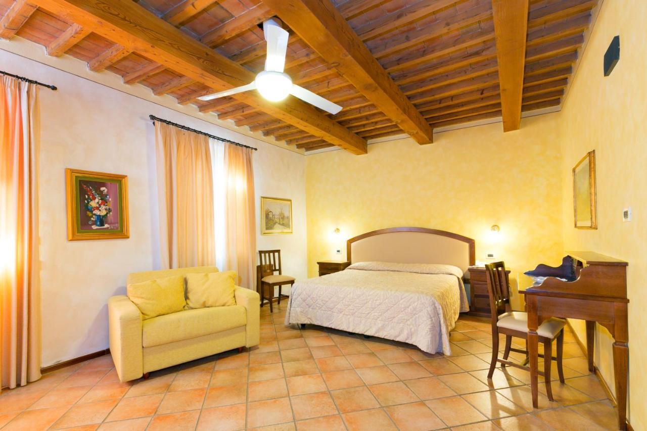 Agrihotel Elisabetta Collemezzano Экстерьер фото