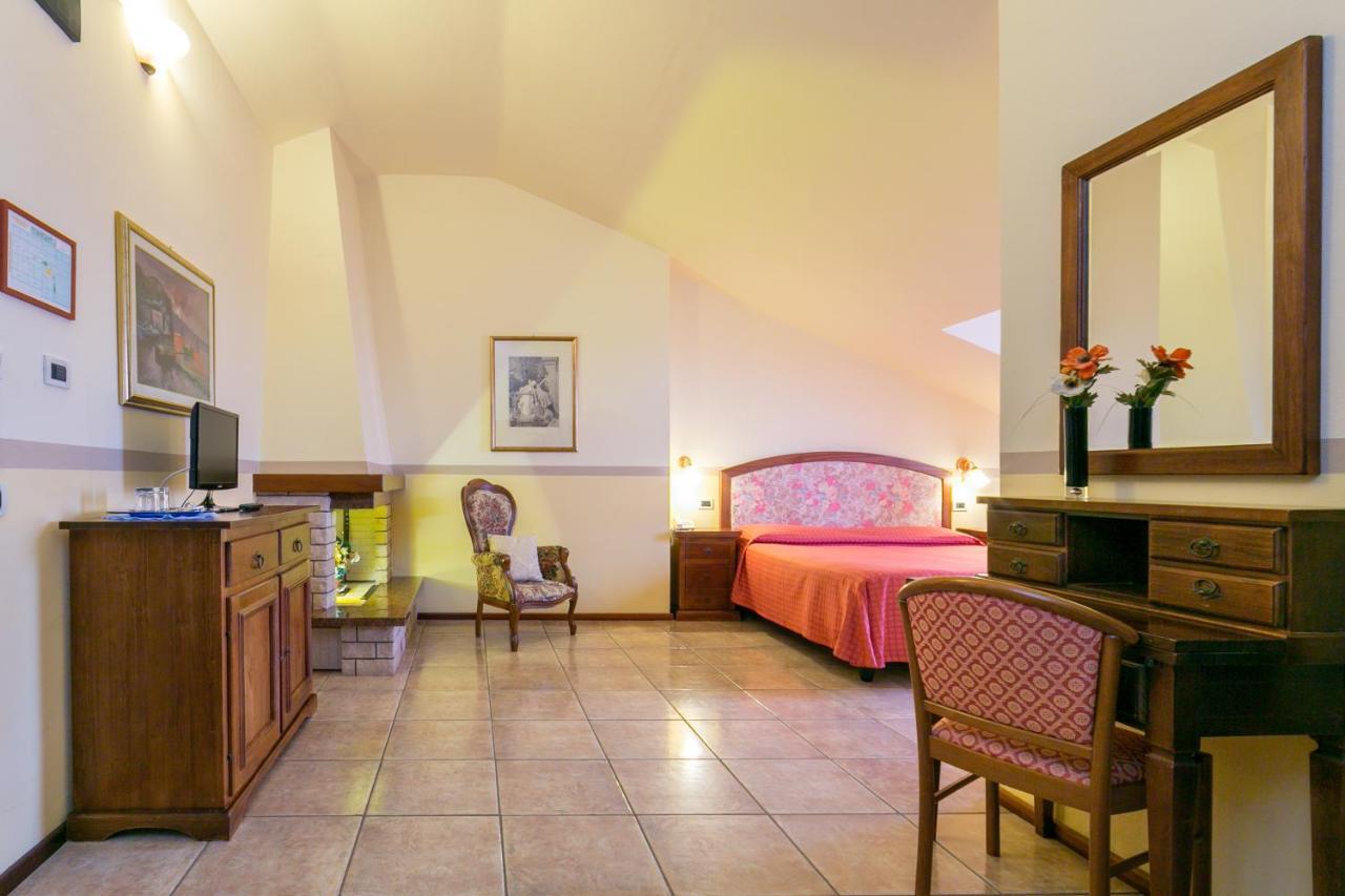 Agrihotel Elisabetta Collemezzano Экстерьер фото