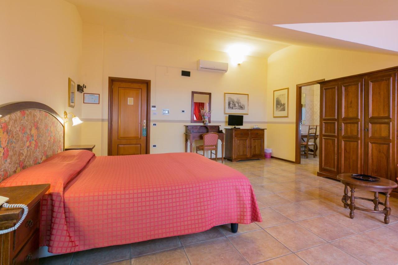 Agrihotel Elisabetta Collemezzano Экстерьер фото